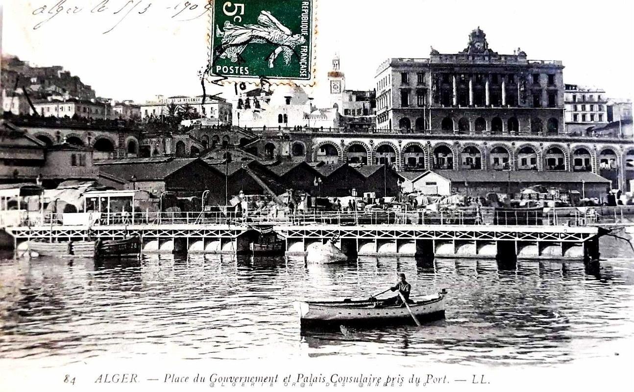 Alger - Vue du Port - Place du Gouvernement et Palais Consulaire -1909.jpg